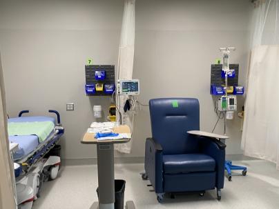 Chairs and bed in Richmond IV Clinic